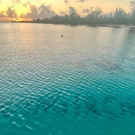 Rangiroa Tiny House، فندق في أفاتورو