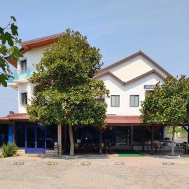 Aragosta Shengjin, hotel en Sakës