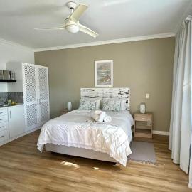 Plett57 - Self Catering - Room No2, hotel a Plettenberg Bay