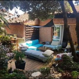Petite Villa 4-6 personnes belles terrasses, piscine, plages, hotel in Vallauris