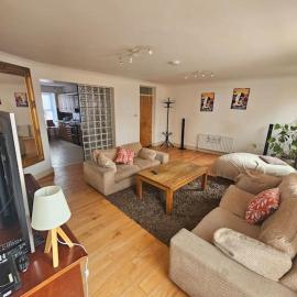 Spacious 3-Bedroom Apartment in Vibrant Dublin 8
