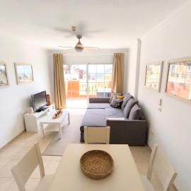 ESTRELLA CANARIA - Los Cristianos, AC, pool, fibre net, tv channels