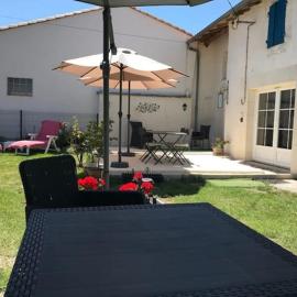 Tess Cottage, hotelli kohteessa Brie-sous-Mortagne