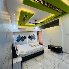Rudraksh Homestay, hotel a Garudeshwar