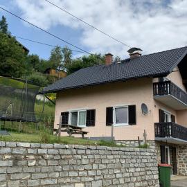Haus Brunner, hotel di Döbriach