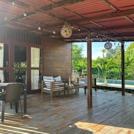 Cabaña Privada con Piscina y Aire Acondicionado, מלון בPuerto Limón