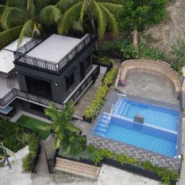 The Black Villa, ξενοδοχείο σε Baybay