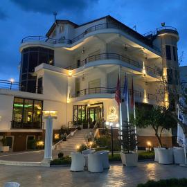 Garden Boutique Hotel, готель у місті Ельбасан
