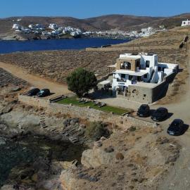 Niriides Studios & Apartments, hotel a Kithnos