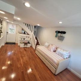 Downtown Toronto House Central 2BED 2BATH Subway Free Parking, hotel v Torontu
