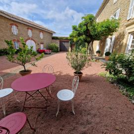 DOMAINE DES FRANCHISES - Beaujolais Village - Charme et authenticité au cœur des Pierres dorées