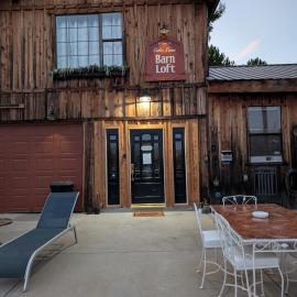 Rustic Rooms Barn Loft (Upstairs Studio Apartment) Near Kings Canyon & Sequoia National Parks, хотел в Скуо Вали