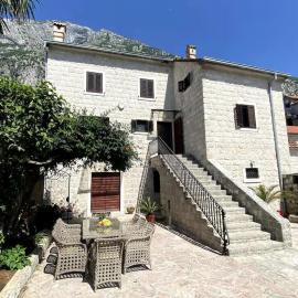 Lazovic- Apartment by the Sea with Amazing View