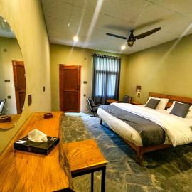 The Hermes Hotel & Backpackers Hostel, khách sạn ở Minapin