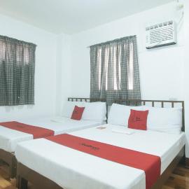 RedDoorz at Joels Apartelle, khách sạn ở Calaboso