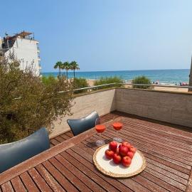 Increíble casa frente al mar , planta baja، فندق في توريديمبارا