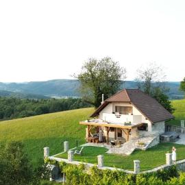 Zerko Holiday Home - Vineyard Chalet With Sauna and Jacuzzi FREE, hotel v destinácii Mirna