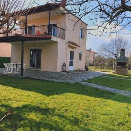 Kerasies Home, khách sạn ở Karianí