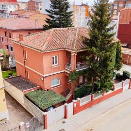 Casa Palomera - Casa completa con jardín, gimnasio y garaje privados, ξενοδοχείο σε León