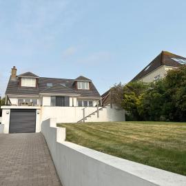 Sanctuary by the Sea Large room incl bathroom, direct garden access & free parking