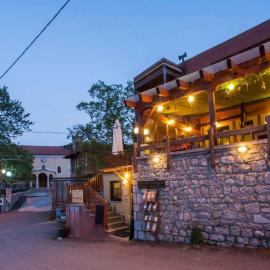 Ο Ξενώνας της Κατερίνας, hôtel à Pávliani