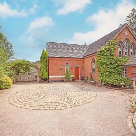 The Chapel - A Hidden Gem with Private Pool & Bar, hotelli kohteessa Stone
