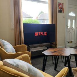 The Crews Retreat- 3BR, Fast WiFi, Full Kitchen, & Free Parking - Easy A1-M & Doncaster Station Access