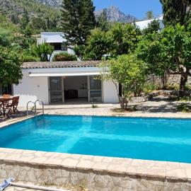 Guest House in Paradise, hotel v destinácii Karmi