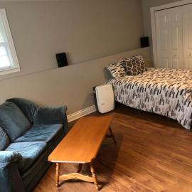 핼리팩스에 위치한 호텔 Cozy & Private basement suite, centrally located