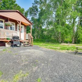 Isle La Motte Cabin ~ 3 Mi to Lake Champlain!, hotel a Isle la Motte