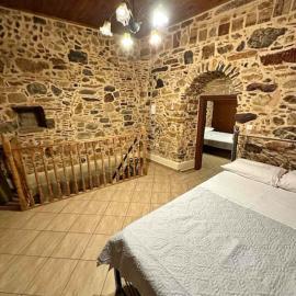 Παραδοσιακή πέτρινη οικία, hotel in Chalkeión