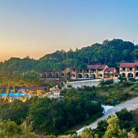 Celia Apartments, hotel sa Vasilikos