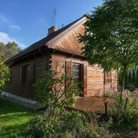 Agroturystyka Nad Bystra - Drewniany dom z pięknym ogrodem, hotel in Bartłomiejowice