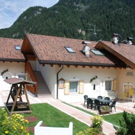 Residence Le Rose, hotel in Pozza di Fassa
