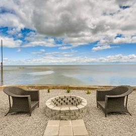 Serene Lakefront Standish Home w/ Fire Pit & Grill, hotel en Standish