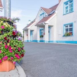 Marine View -3 Bedroom Townhouse, хотел в Бундоран