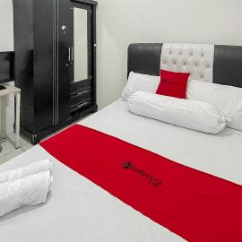 RedDoorz Near Karawang Central Plaza, hotell i Telukjambe