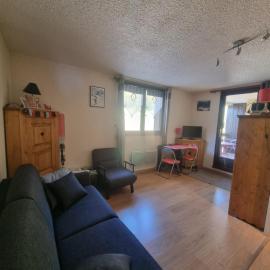 Studio 2 personnes Serre Chevalier 1350m LE BOIS DES COQS 5min des pistes avec balcon 5m2 parking et casier à ski