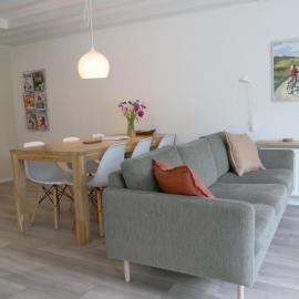 Jonas - Comfortabel appartement naast de duinen โรงแรมในOosterend