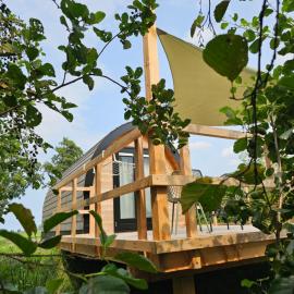 Tiny House De Skierroek, hotel din Westergeest