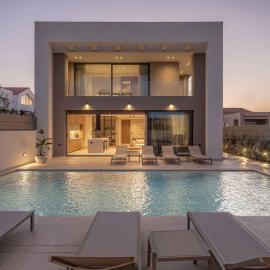 Sancy Luxury Villa - 400m beach, "Heated" pool & Gym