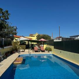 200M - Train Station Barrinha Beach House & Pool