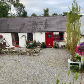 Stone Wall Cottage, hotel in Castlewellan