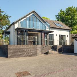 Gardd Y Llys Luxurious Family Retreat with amazing views