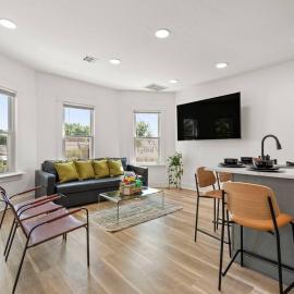 NYC Access 4BR Duplex Sleeps 10, Free Parking, hotel a Fair Lawn