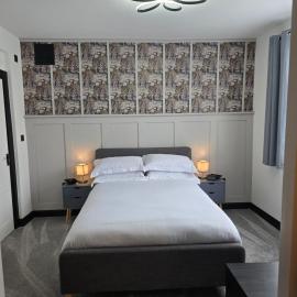 Double Room with Ensuite Bathroom