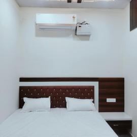 Goenka Home Stay Barsana, hotel a Barsāna