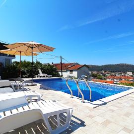 2bd Apt w Private Pool and City View "Keka"