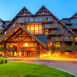 1122 Guest Room - Lodge At Spruce Peak - Stowe Mt Resort - Sleeps 4, hotelli kohteessa Stowe