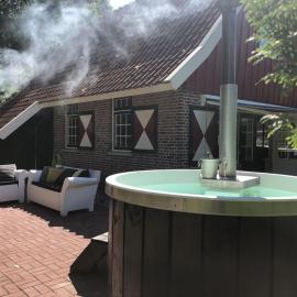 De Brittenburg 4-persoons, finse sauna, hottub, sunshower, grote zonnige omheinde tuin, wifi en huisdier vriendelijk, hotell sihtkohas Lievelde